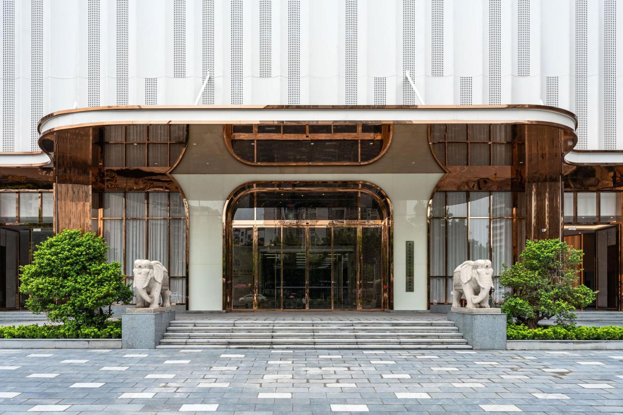Liang Fan Holiday Inn Guangzhou Exterior photo