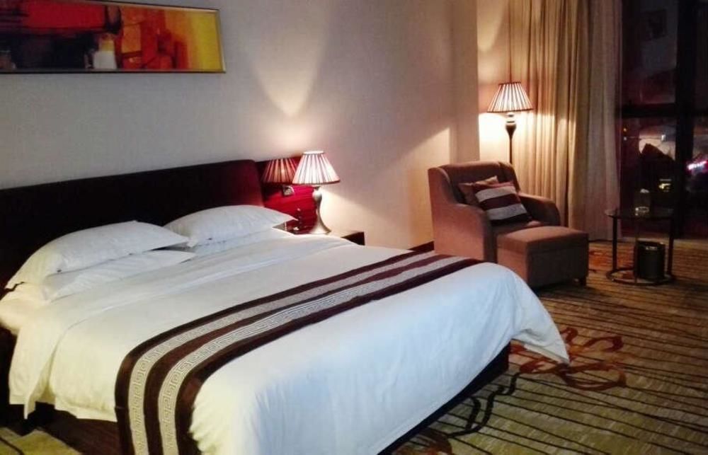 Liang Fan Holiday Inn Guangzhou Exterior photo